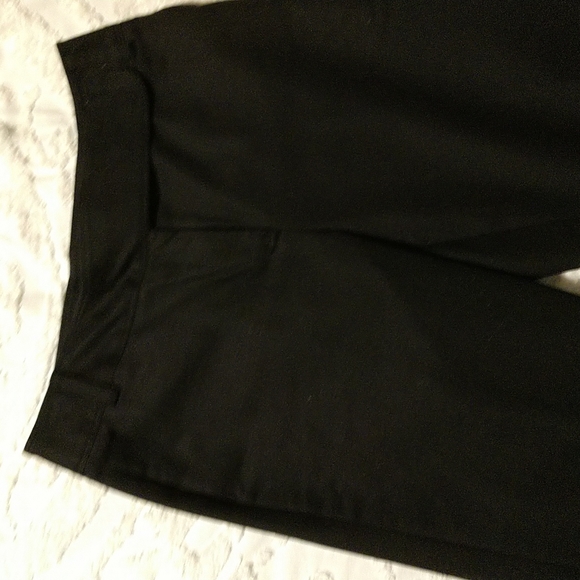 Madison Studio Black Capris Belt Loops Pockets Rebecca Fit Wide Waistband Size 4 - Picture 11 of 12
